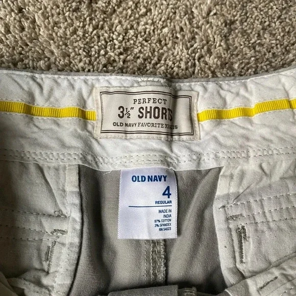 Old Navy Women’s gray shorts size 4​​ - Picture 7 of 8
